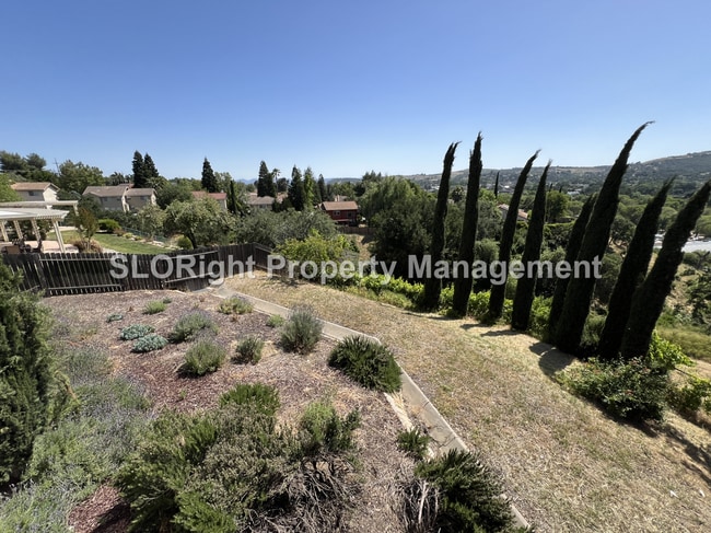 Building Photo - AVAILABLE AUGUST - Gorgeous 3 Bedroom Paso Robles Home