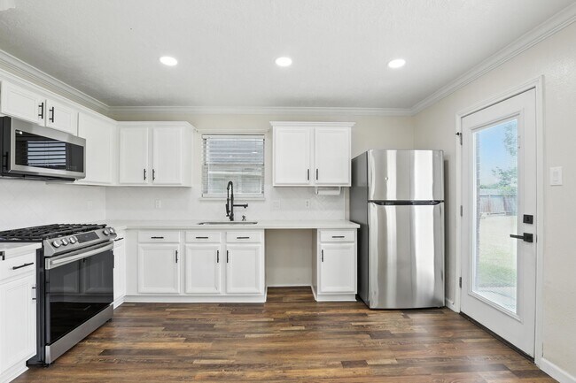 Building Photo - 8002 Blackcherry Ln