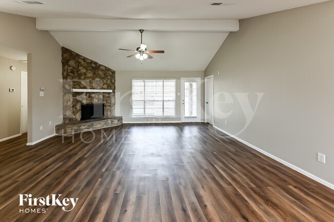Building Photo - 10811 Forest Leaf Dr
