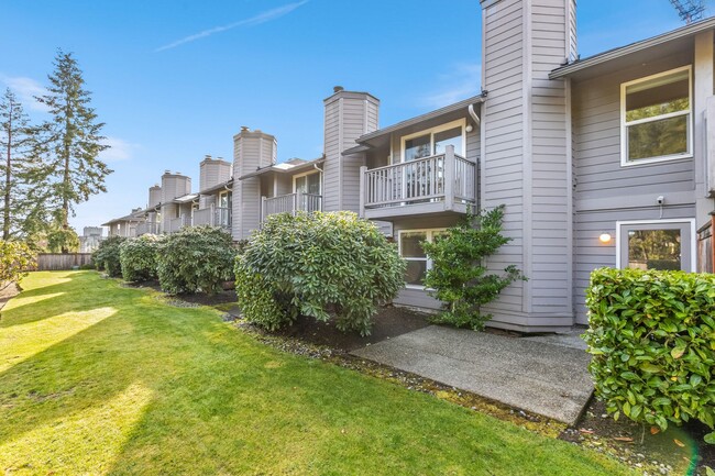 Building Photo - 2Bd/2.5Ba Bellevue Townhouse