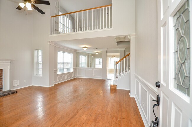 Building Photo - 1206 Green Knoll Dr