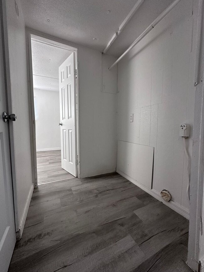 Building Photo - 2Bed 1Bath Rent To Own in Zephyrhills, FL