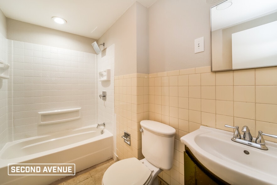 Building Photo - 710 Sheridan Ave