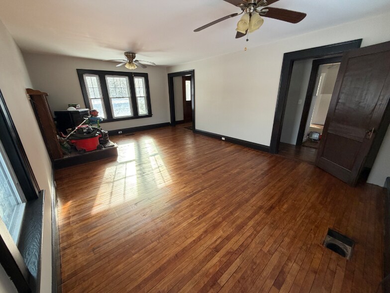 Building Photo - 14 Wheelwright Rd