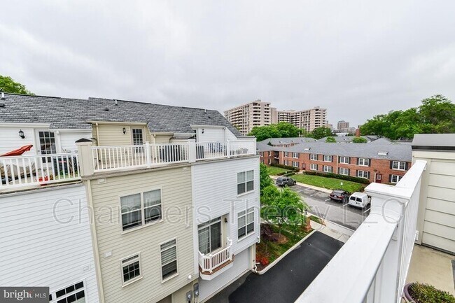 Building Photo - 402 N Thomas St