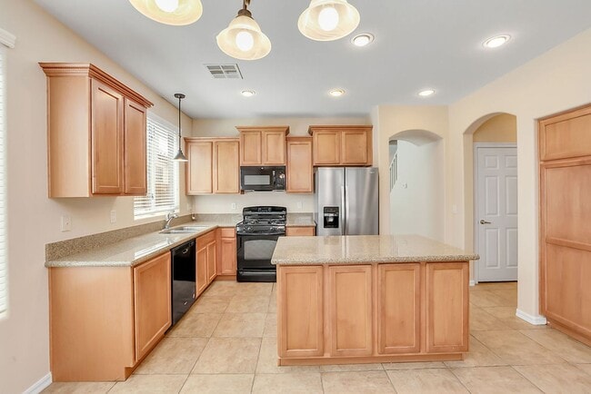 Building Photo - Great Queen Creek Location!