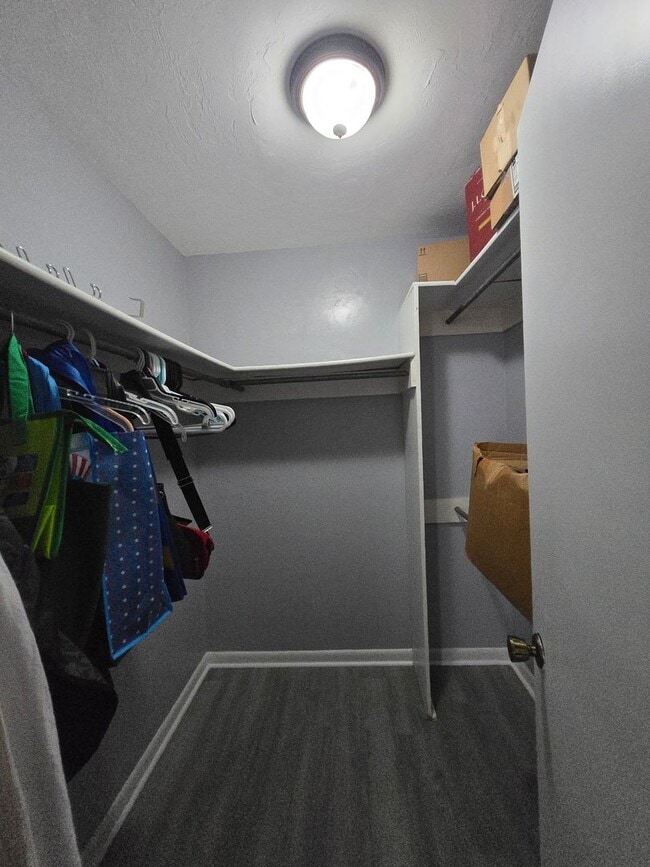 Building Photo - 3/2- Adorable home in Northwood Pines