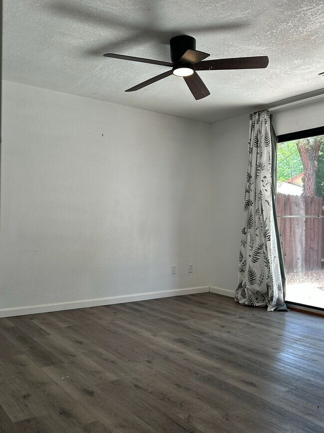 Building Photo - Please contact Vaughn Realty to set up an appointment, 760-446-6561