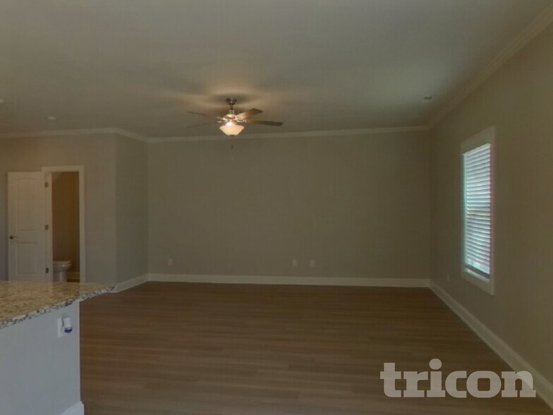 Building Photo - 154 Tradesmen Trl