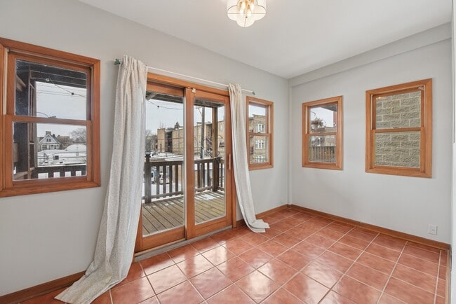 Building Photo - 4432 N Winchester Ave