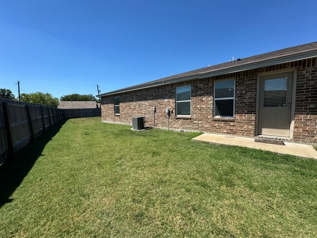 Building Photo - 108 Lowes Blvd