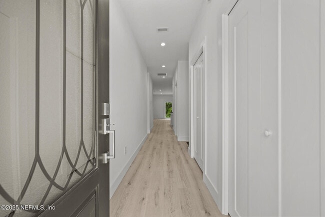 Building Photo - 213 Deportivo Dr