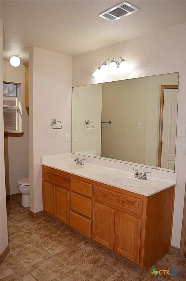 Building Photo - 2501 Joseph Dr