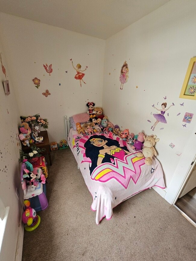 Building Photo - 454 S Des Plaines St