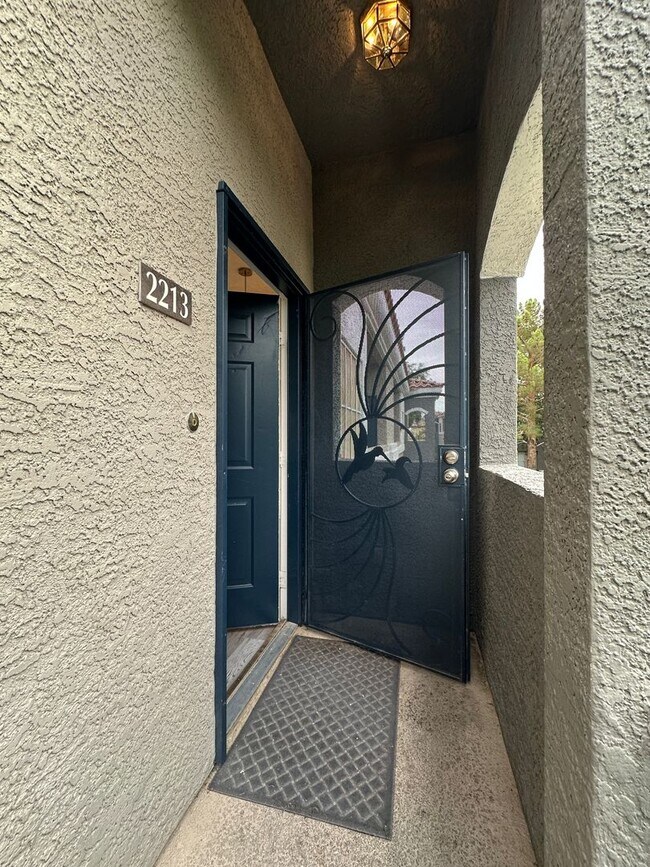 Building Photo - BEAUTIFUL 3BD/2BATH CONDO!