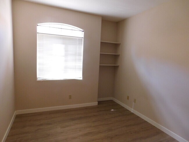 Building Photo - Gorgeous 3 bedroom condo with a 2 car garage! Tons of upgrades*Southwest*Gated community*