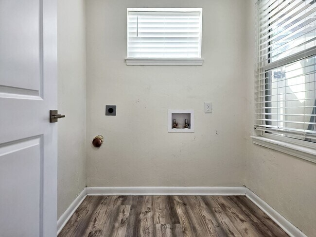 Building Photo - Beautiful 4/2 in Gainesville's Beldevere Area