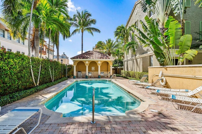 Building Photo - 672 Fern St