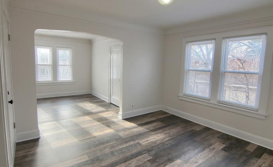 Building Photo - 372 W Bennett Ave