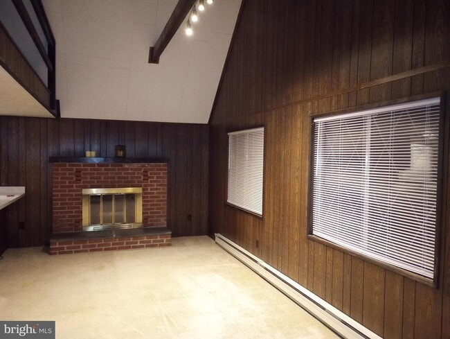 Building Photo - 131 Outer Dr