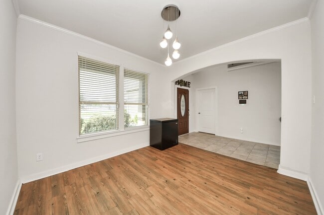 Building Photo - 622 Aberhill Dr