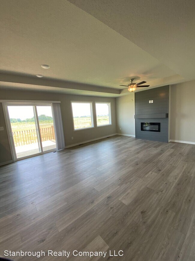 Building Photo - 3 br, 2 bath House - 921 Knoll Drive