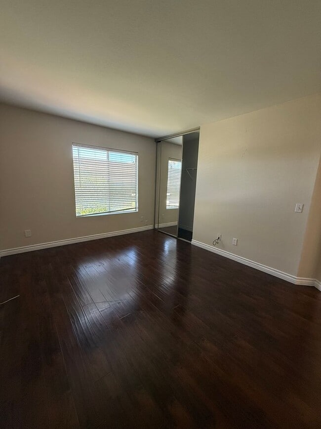 Building Photo - 3073 Lamplighter St