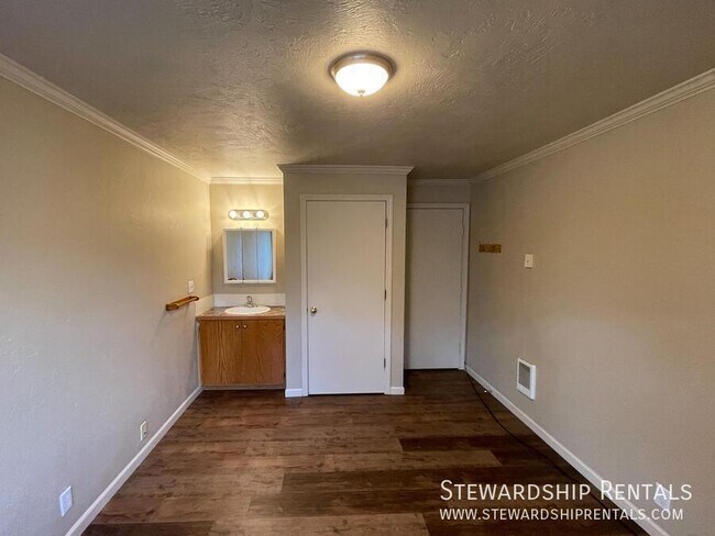 Building Photo - 1827 Harris St