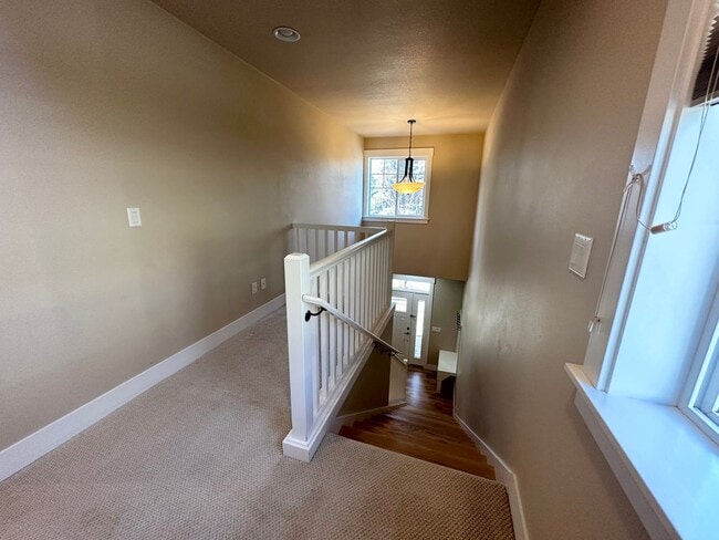 Building Photo - Super Cute 3 Bedroom with Bonus/Office in SE Portland Home!