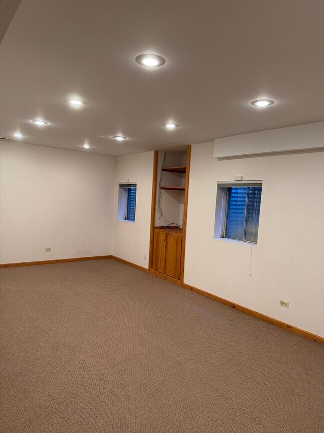 Building Photo - 114 Woodbury Ln