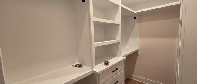 Building Photo - 111 Twin Oak Dr