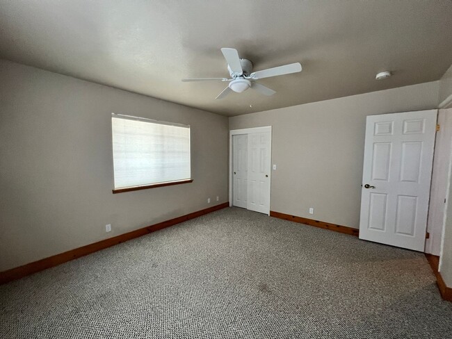 Building Photo - BEAUTIFUL Mountain Home