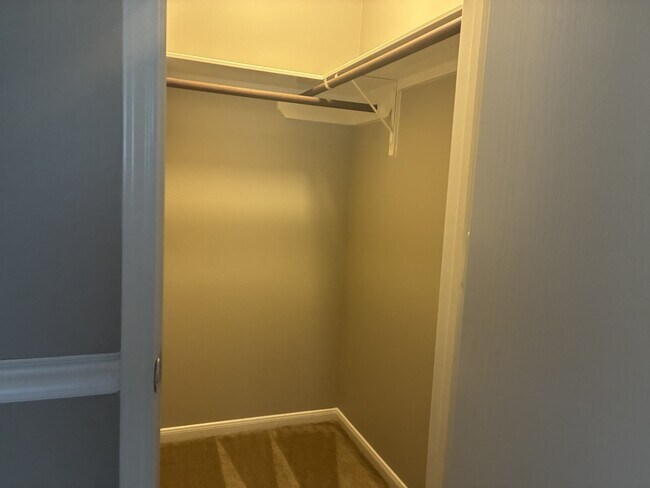 Building Photo - 2427 Halstead Dr