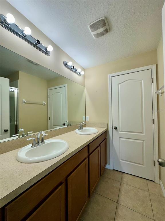 Building Photo - 4057 Winding Vine Dr
