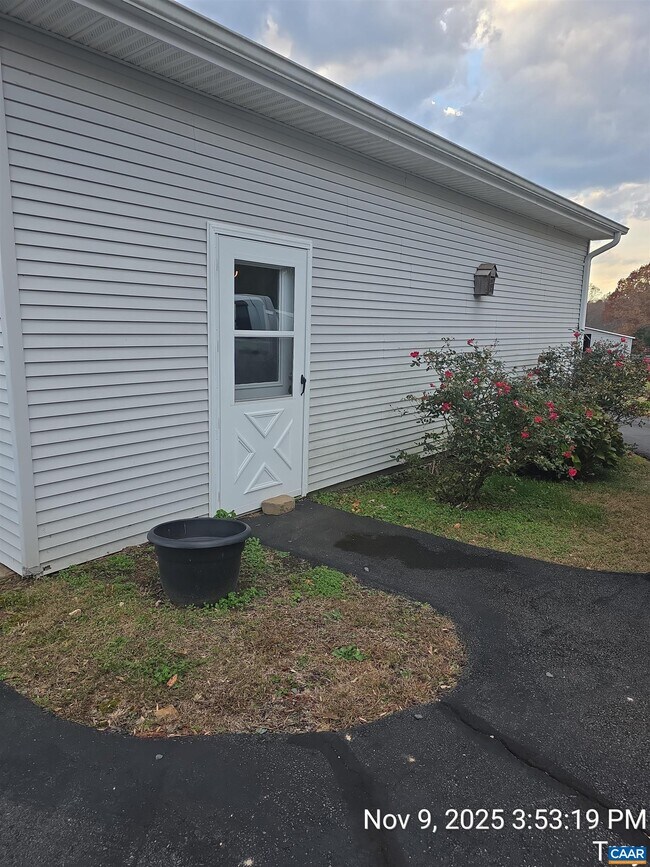 Building Photo - 912 Hunters Lodge Rd