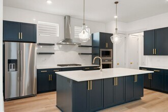 Building Photo - Beautiful 4-bedroom, 4-bathroom Custom Home Durham, NC