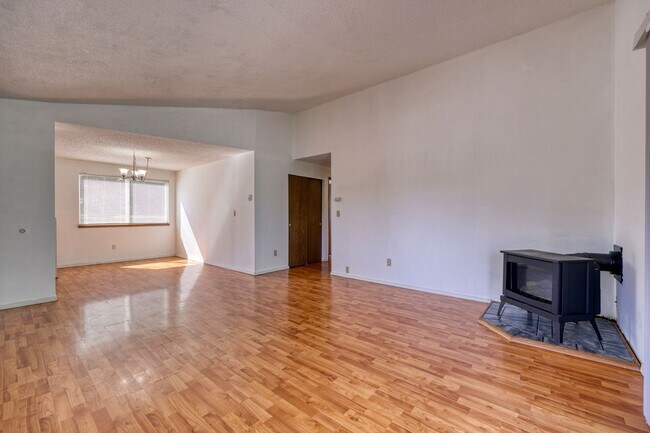 Building Photo - Cozy Lacey Rambler - Move-In Ready now! 3 bed 1 bath patio home - North Thurston S.D.