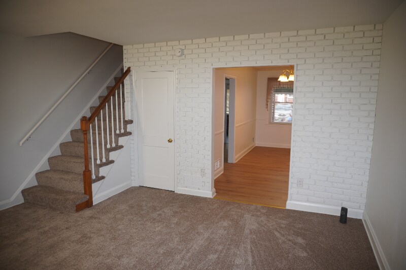 Building Photo - 137 Riverthorn Rd