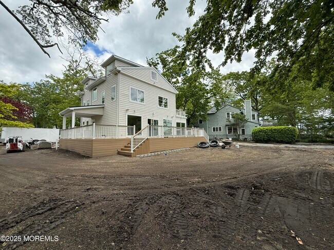 Building Photo - 4 Interlaken Dr