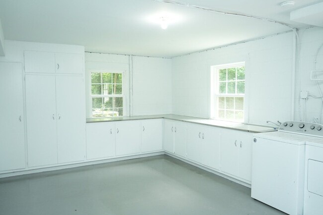 Building Photo - 4419 Dickerson Rd