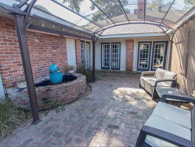 Building Photo - 10965 Goodwood Blvd