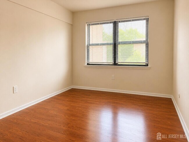 Building Photo - 1728 Raspberry Ct