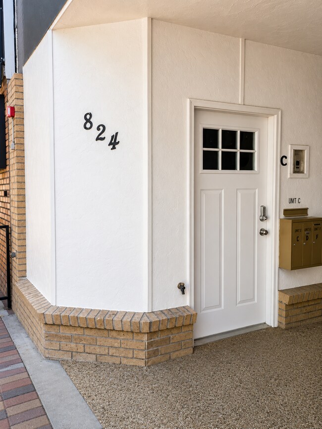 Building Photo - 824 9th St
