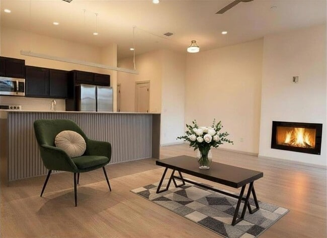 Building Photo - 575 S Fretz Ave