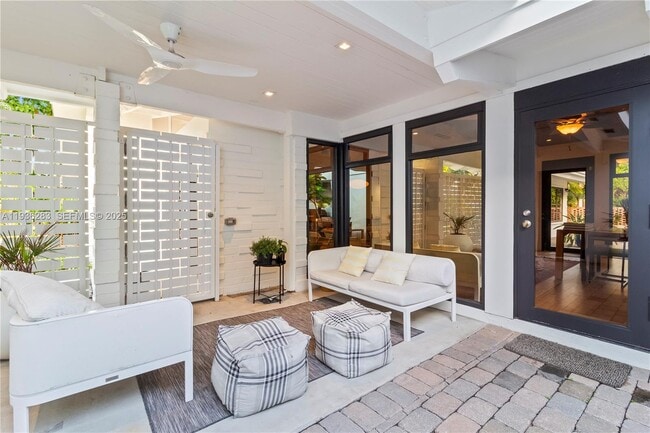 Building Photo - 2132 Middle River Dr