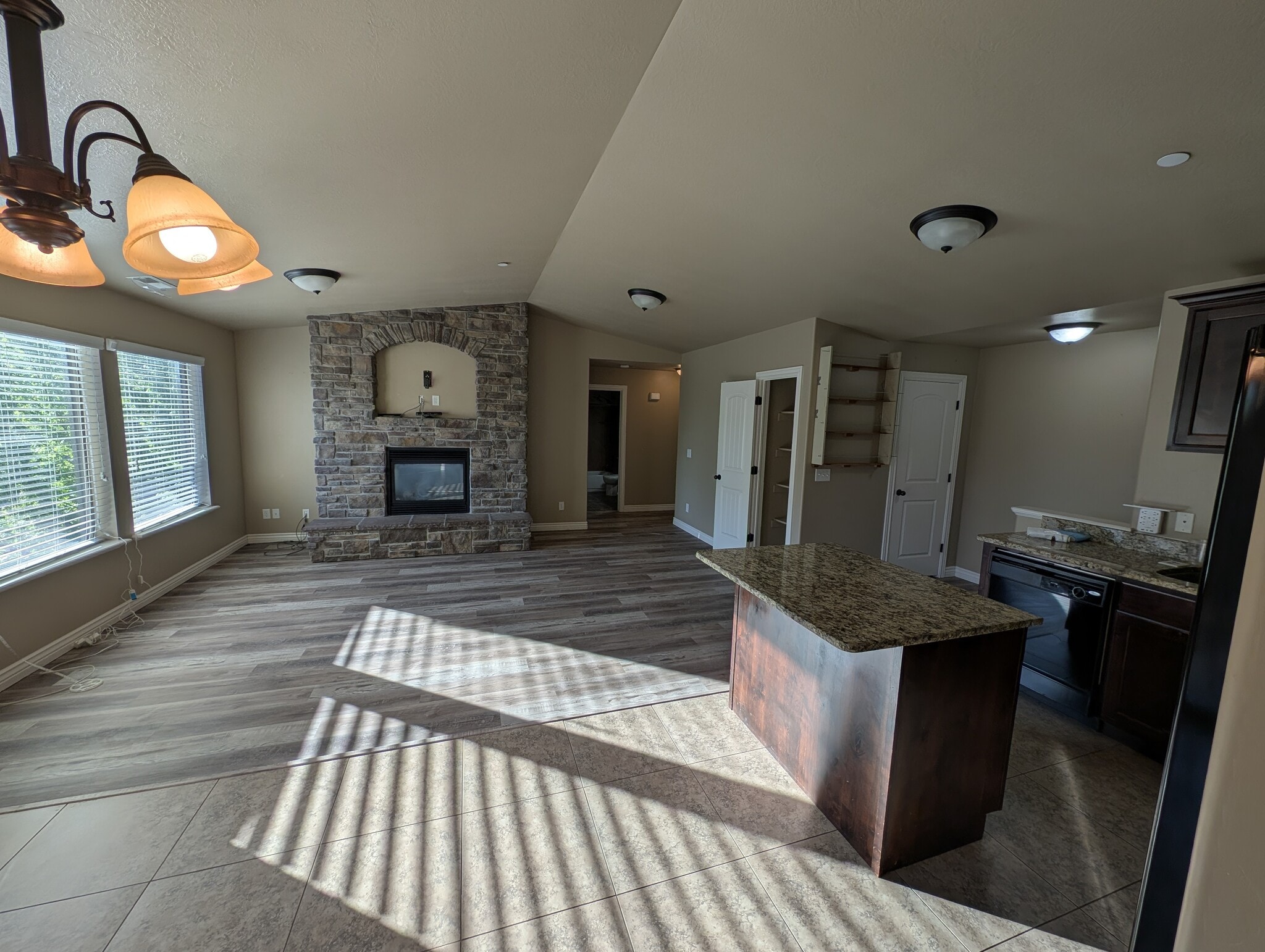 Great room - 909 S Main St