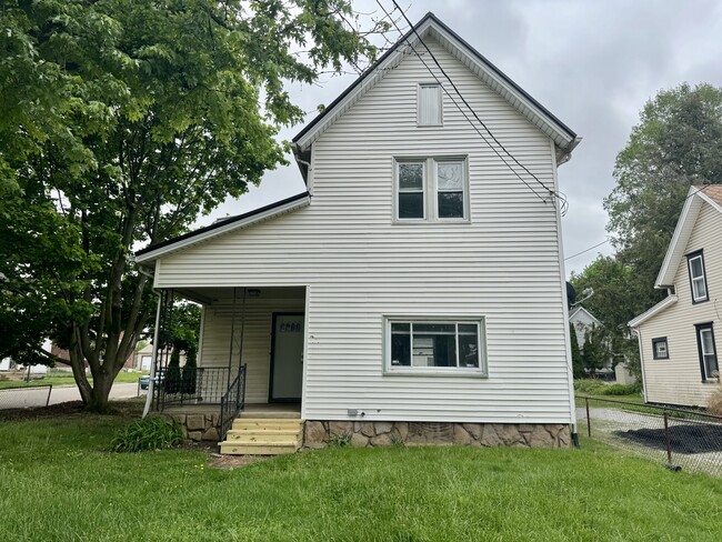 Building Photo - 202 Smith Ave SW