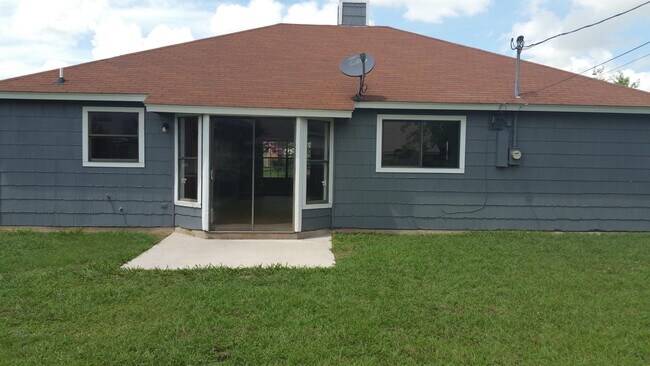 Building Photo - 2602 Cactus Dr