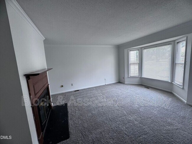 Building Photo - 4110 Kaplan Dr