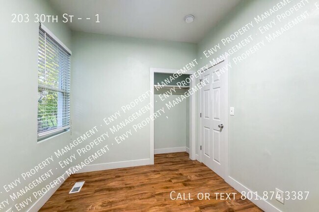 Building Photo - 203 30th St